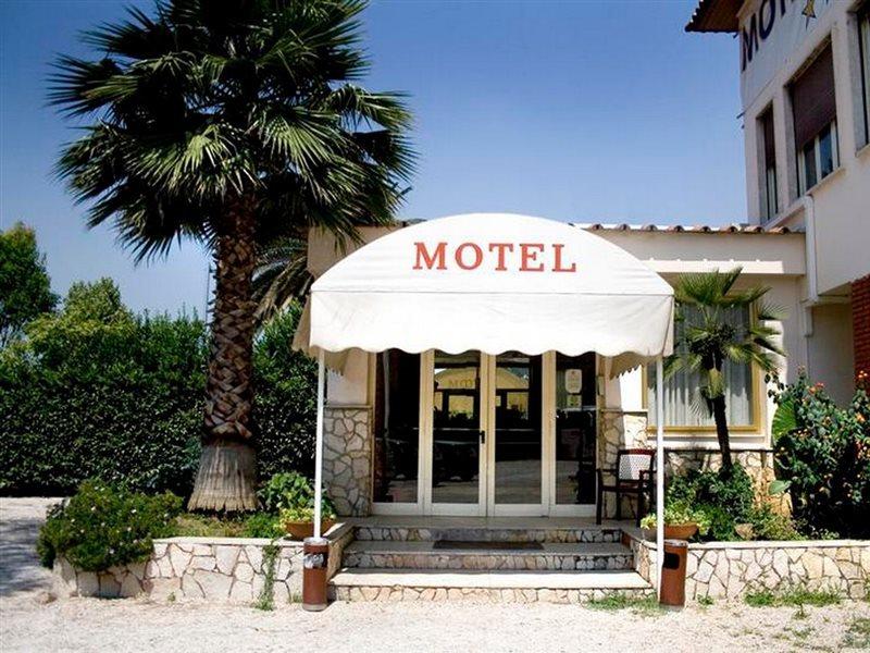 Hotel Salaria Рим Экстерьер фото