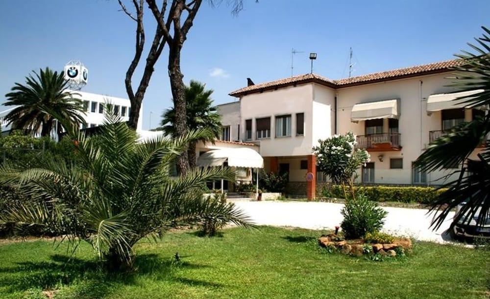 Hotel Salaria Рим Экстерьер фото